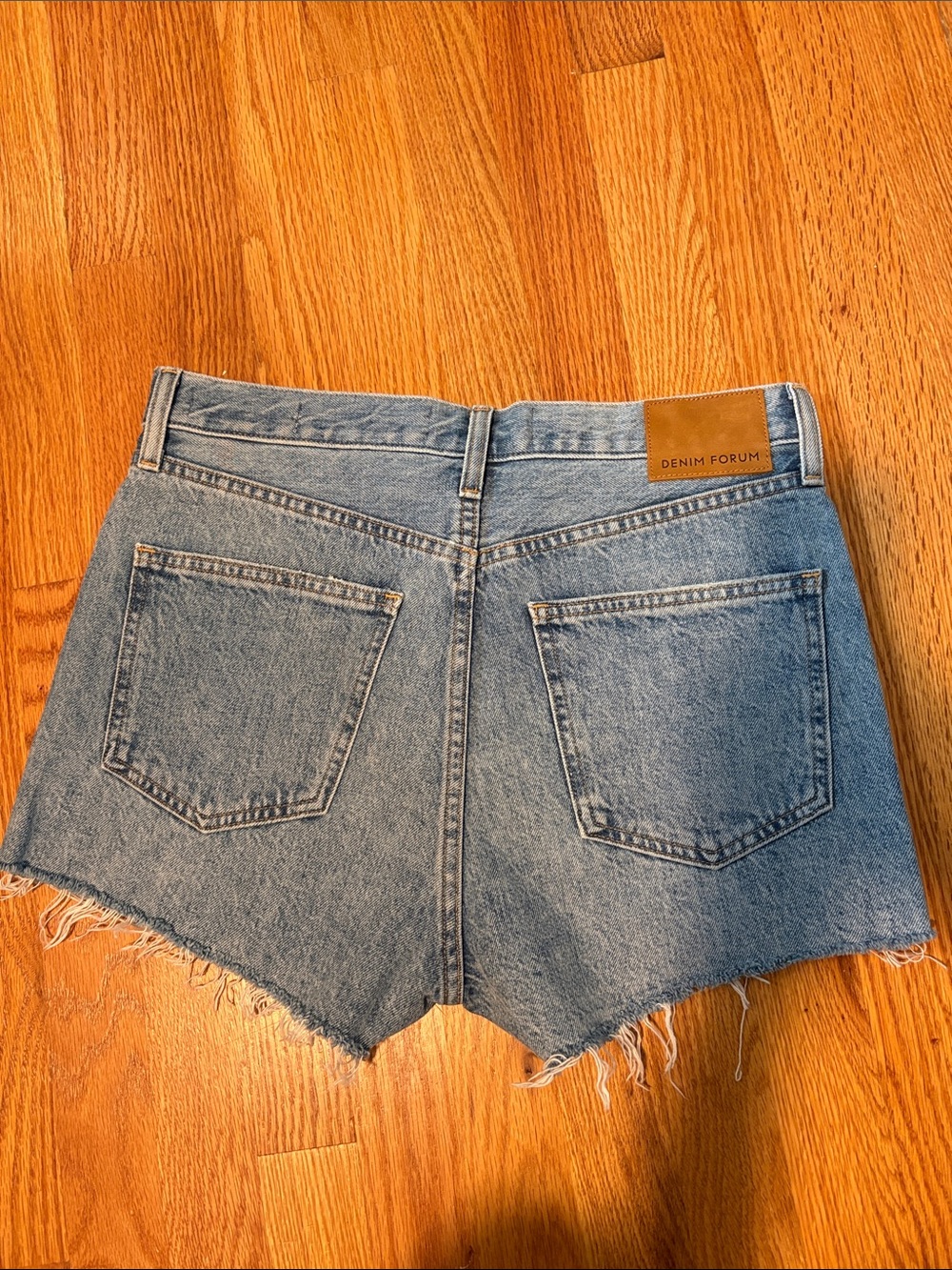 Aritzia - Denim Forum Light Blue Distressed High-Rise Jean Shorts - Picture 3 of 3
